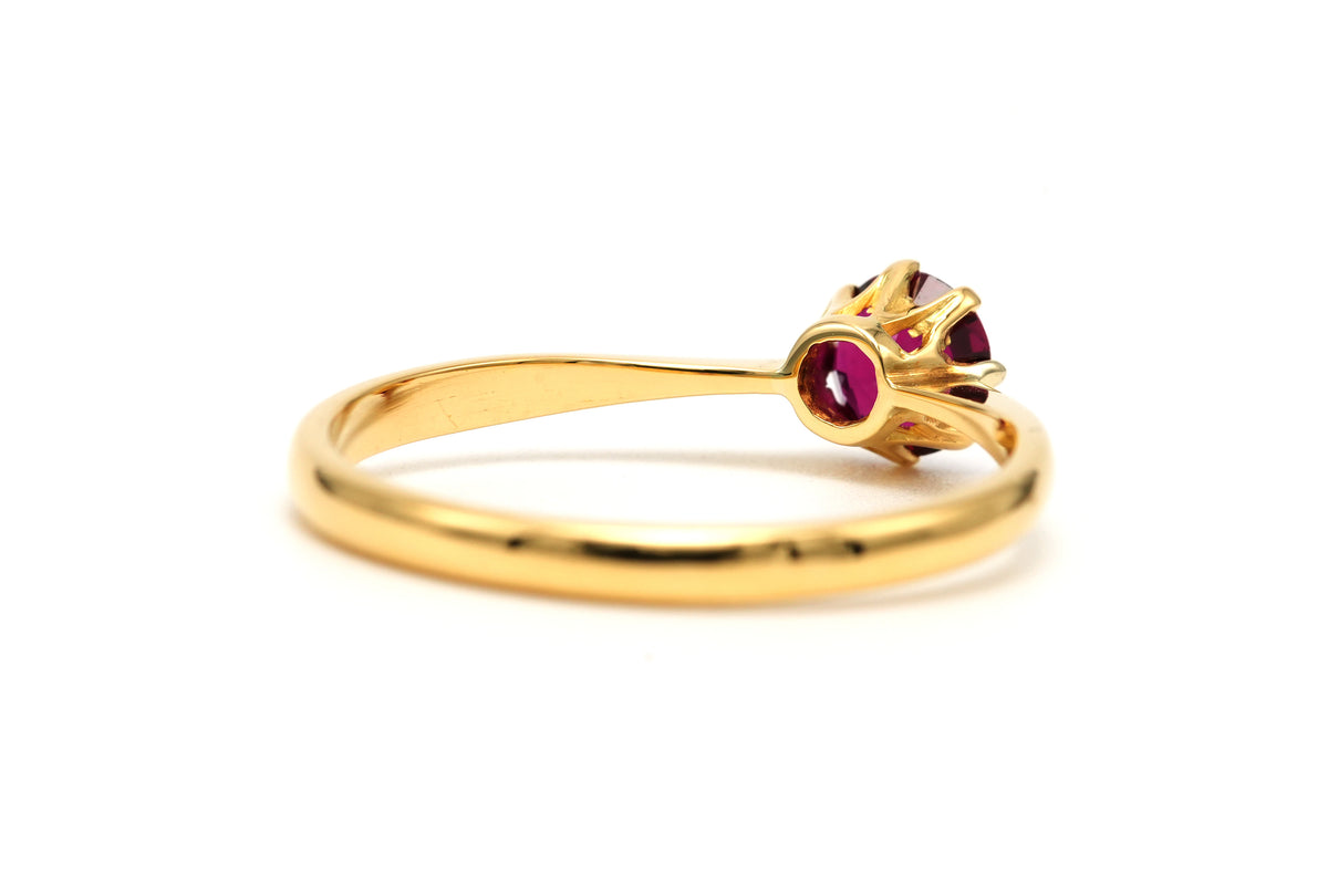 Bague Solitaire en or jaune et grenat
