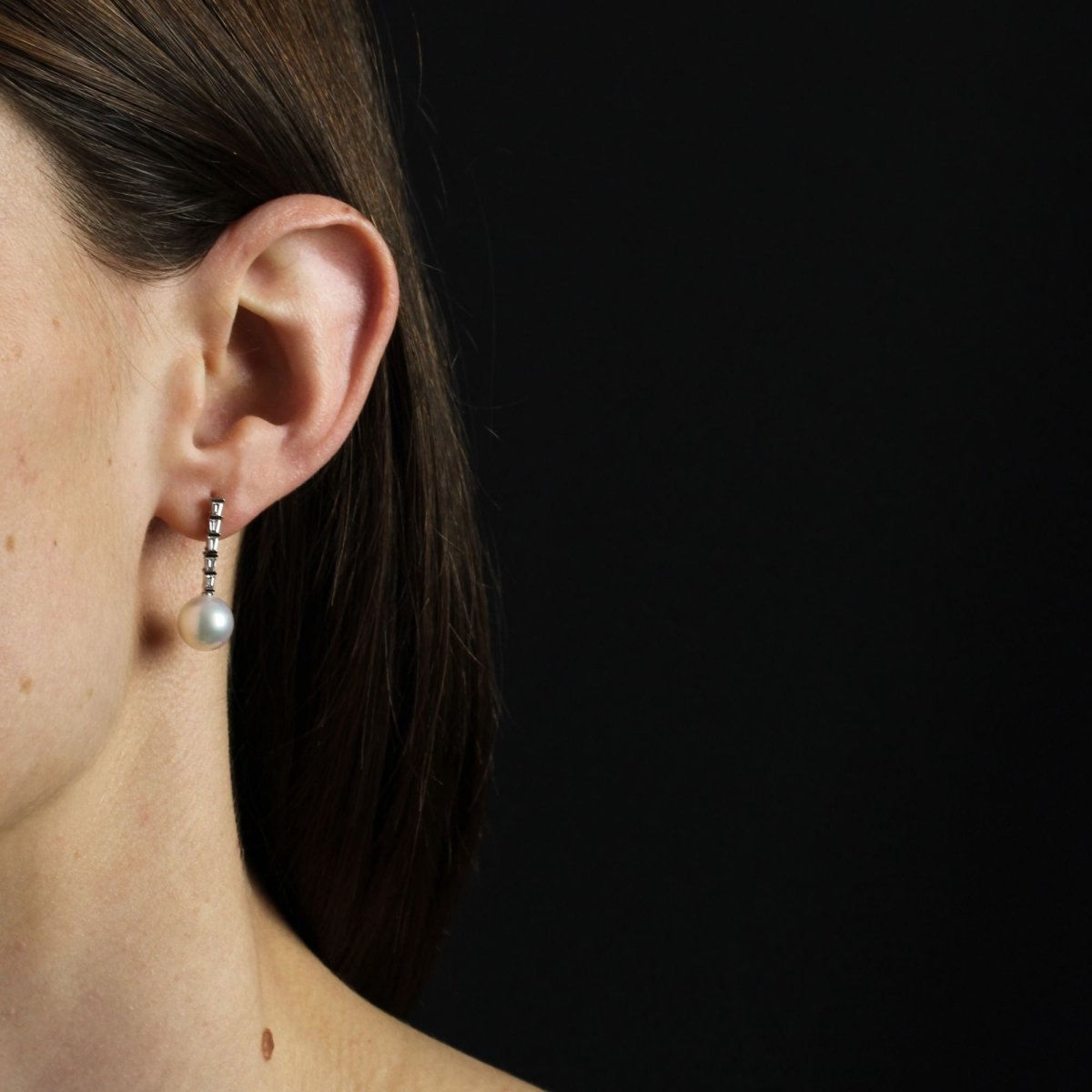 Boucles d'oreilles AKOYA Pendants en or blanc et diamants - Castafiore