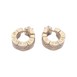 Boucles d'oreilles Chanel, "Matelassé" en or jaune et diamants. - Castafiore