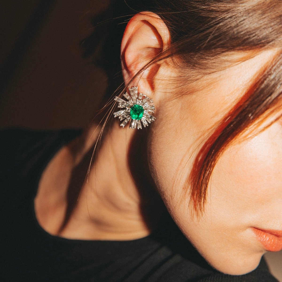 Boucles d'oreilles Clip en or blanc, platine, émeraudes de Colombie et diamants - Castafiore