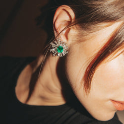 Boucles d'oreilles Clip en or blanc, platine, émeraudes de Colombie et diamants - Castafiore