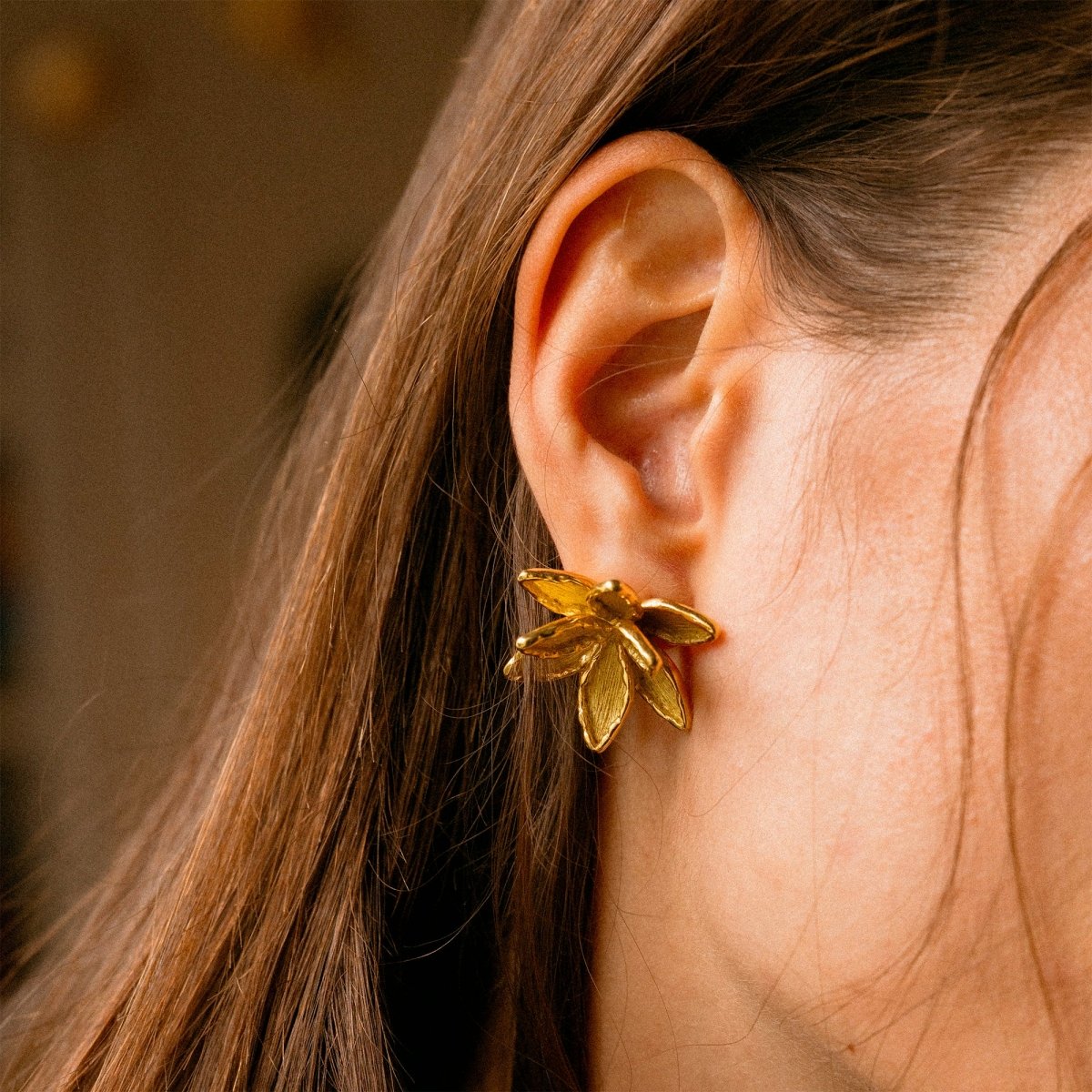 Boucles d'oreilles Clips BOUCHERON "Fleur de lotus" en or jaune - Castafiore
