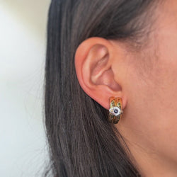 Boucles d'oreilles Clips CHAUMET en or blanc, or jaune et saphirs - Castafiore