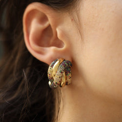 Boucles d'oreilles Clips en or jaune, rubis, saphirs, émeraudes et diamants - Castafiore