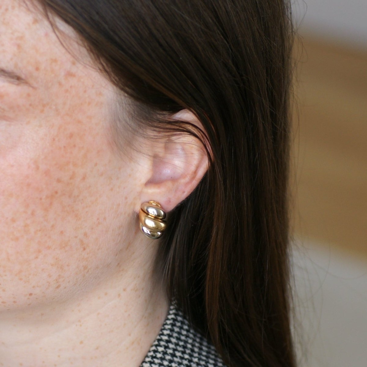Boucles d'oreilles Clips VAN CLEEF & ARPELS en or blanc et or jaune - Castafiore