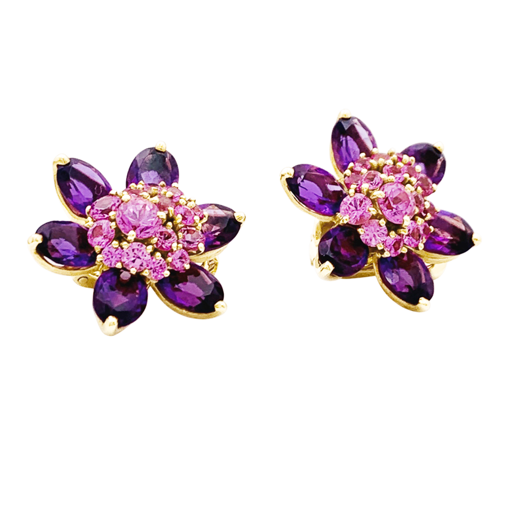 Boucles d'oreilles Clips VAN CLEEF & ARPELS "Fleurs d'Hawaï" en or jaune, améthystes et saphirs - Castafiore
