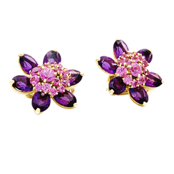 Boucles d'oreilles Clips VAN CLEEF & ARPELS "Fleurs d'Hawaï" en or jaune, améthystes et saphirs - Castafiore