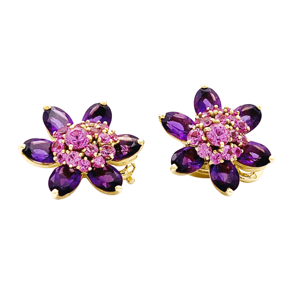 Boucles d'oreilles Clips VAN CLEEF & ARPELS "Fleurs d'Hawaï" en or jaune, améthystes et saphirs - Castafiore