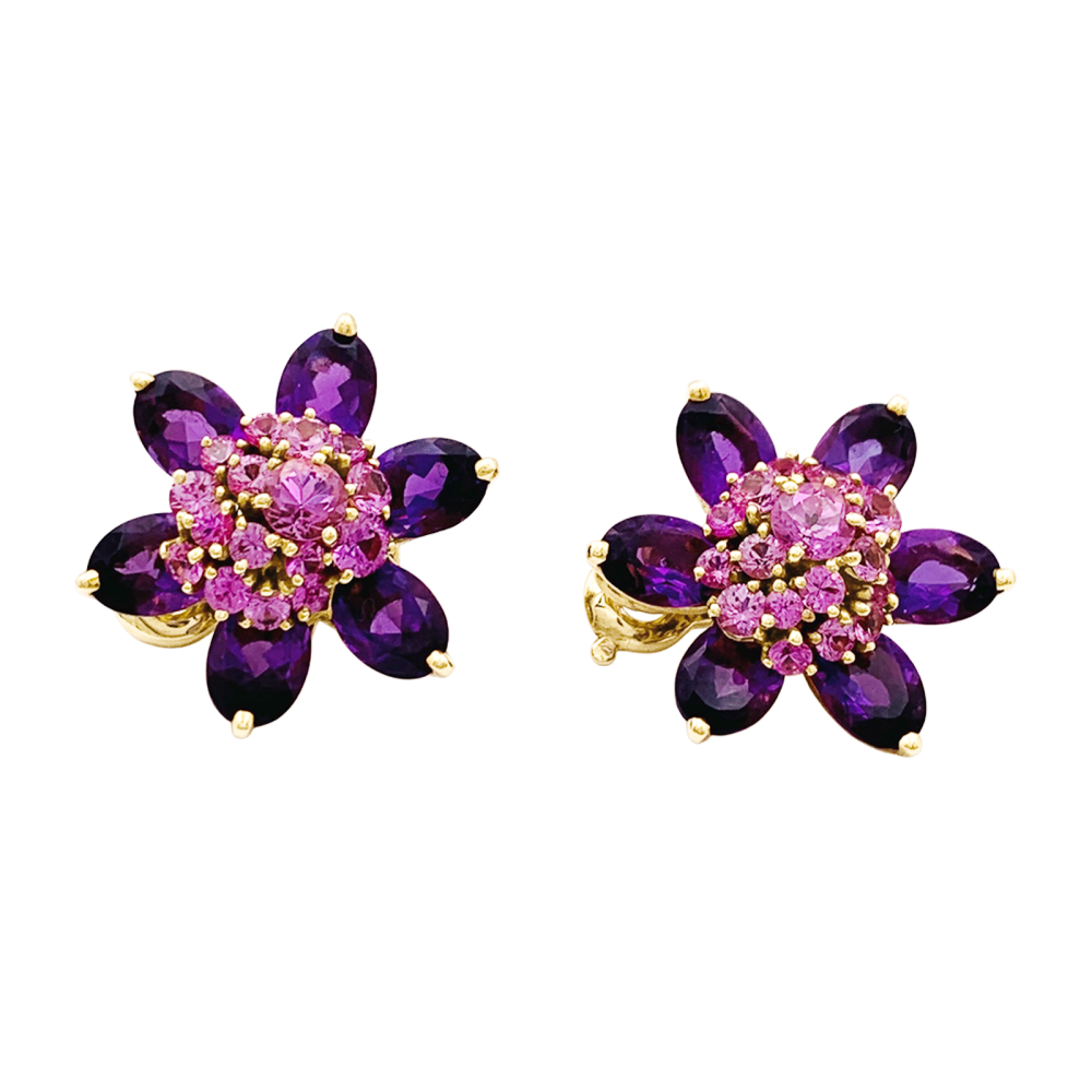 Boucles d'oreilles Clips VAN CLEEF & ARPELS "Fleurs d'Hawaï" en or jaune, améthystes et saphirs - Castafiore