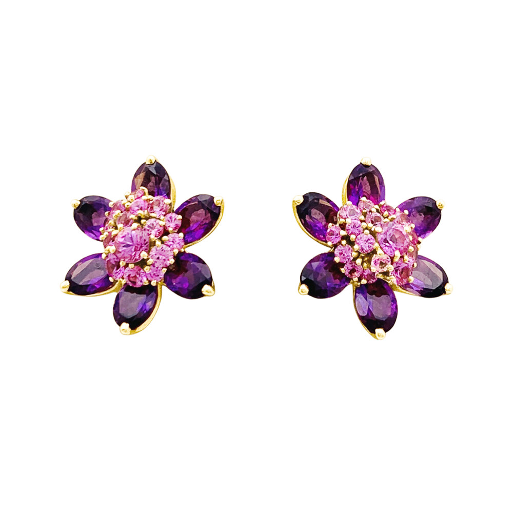 Boucles d'oreilles Clips VAN CLEEF & ARPELS "Fleurs d'Hawaï" en or jaune, améthystes et saphirs - Castafiore