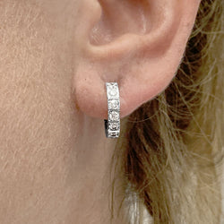 Boucles d'oreilles Créoles CARTIER "Lanière" en or blanc et diamants - Castafiore