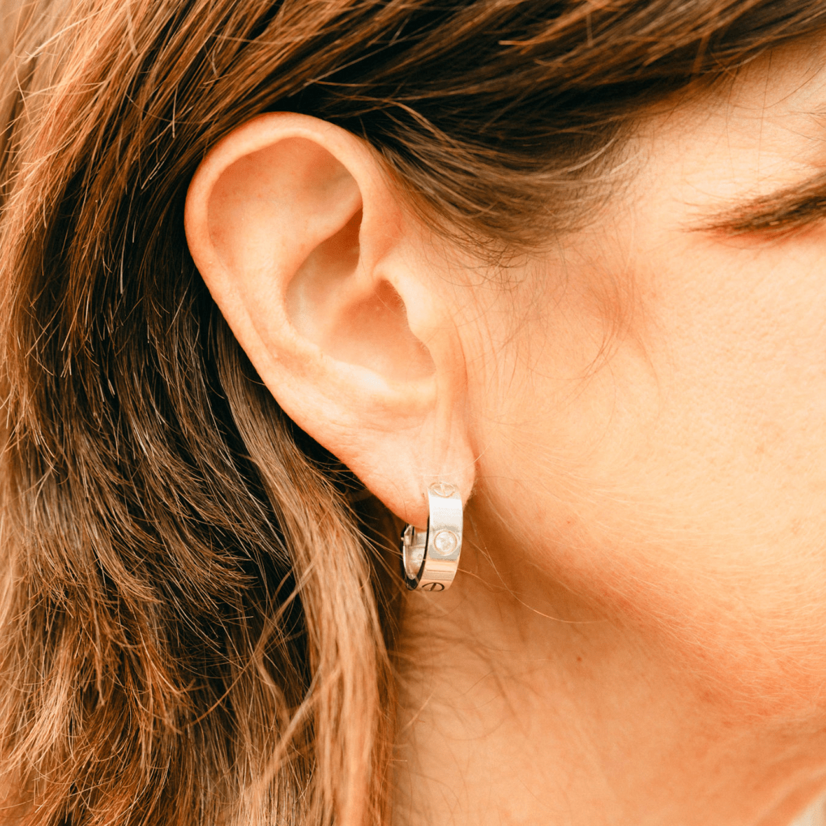 Boucles d'oreilles Créoles CARTIER "Love" en or blanc et diamants - Castafiore