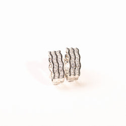 Boucles d'oreilles créoles diamants et diamants noirs en or blanc - Castafiore