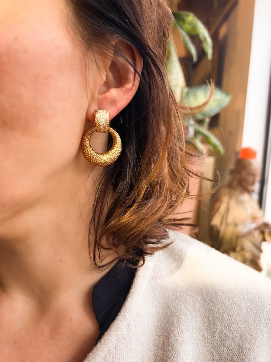 Boucles d'oreilles de la maison Van Cleef & Arpel en or jaune et diamants - Castafiore