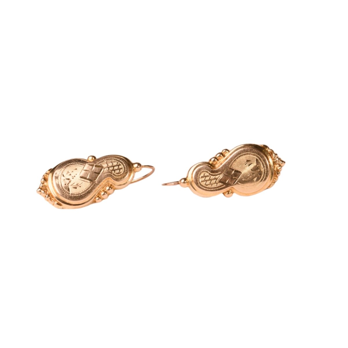 Boucles d'oreilles dormeuses anciennes en or jaune ciselé - Castafiore