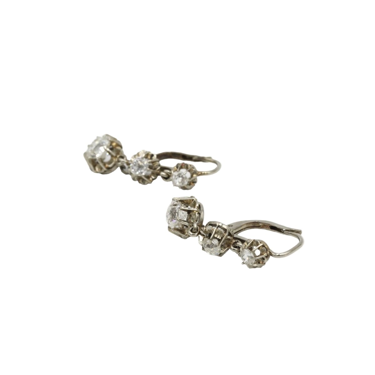 Boucles d'oreilles Dormeuses en or blanc et diamants - Castafiore