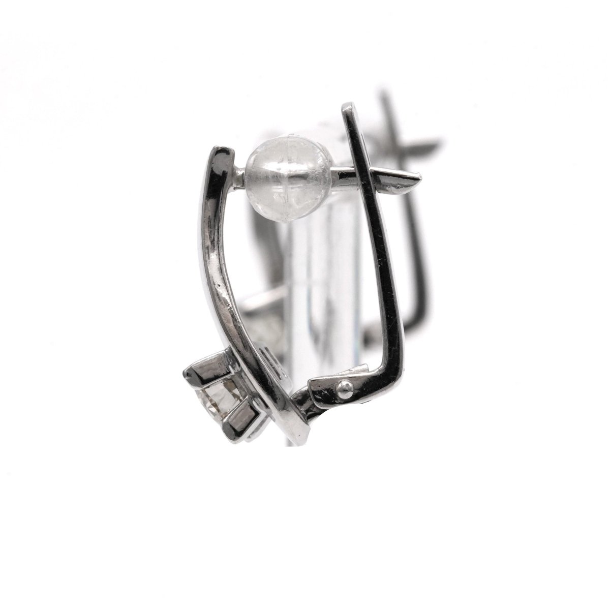 Boucles d'oreilles Dormeuses en or blanc et diamants - Castafiore