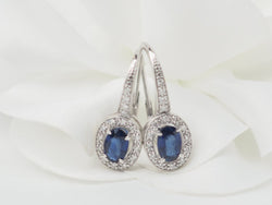 Boucles d'oreilles dormeuses en or blanc, saphir et diamants - Castafiore