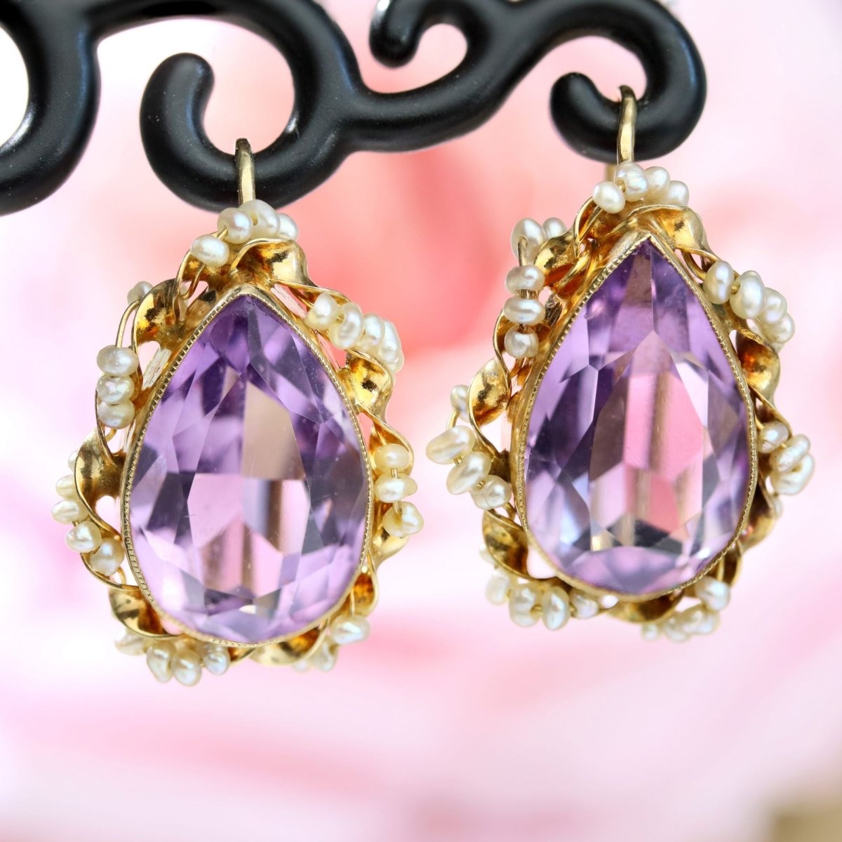 Boucles d'oreilles dormeuses en or jaune et améthyste - Castafiore