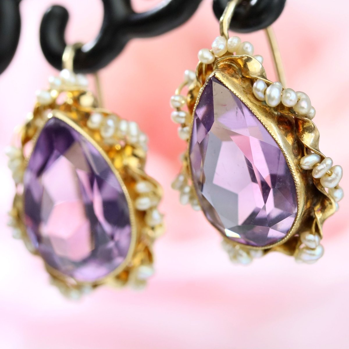 Boucles d'oreilles dormeuses en or jaune et améthyste - Castafiore