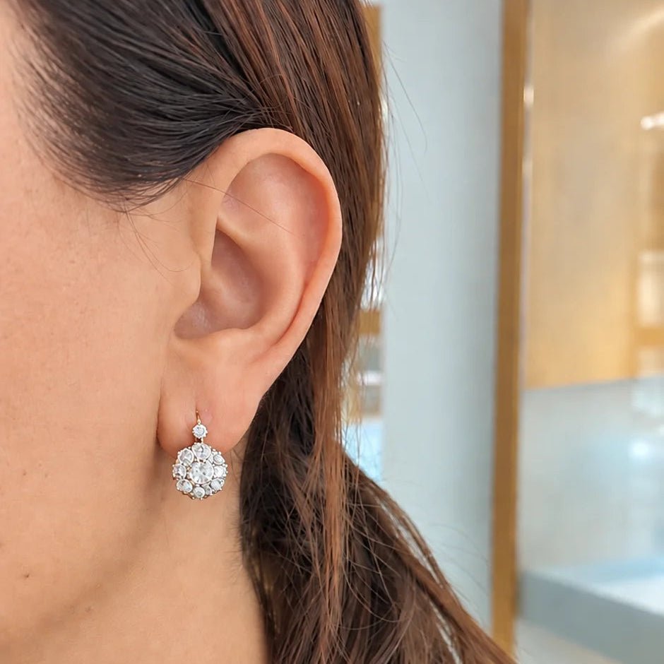 Boucles d'oreilles Dormeuses en or jaune, platine et diamants - Castafiore