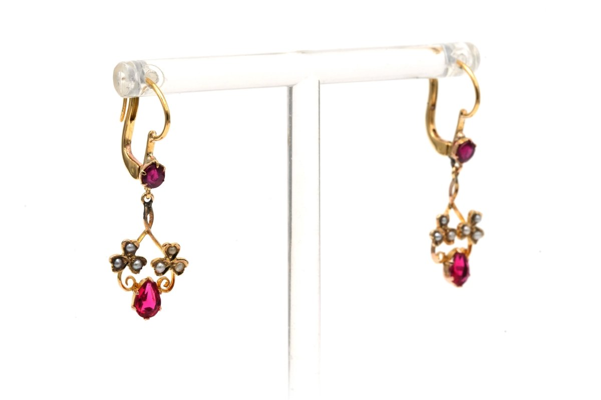 Boucles d'oreilles Dormeuses en or jaune, rubis et perles - Castafiore