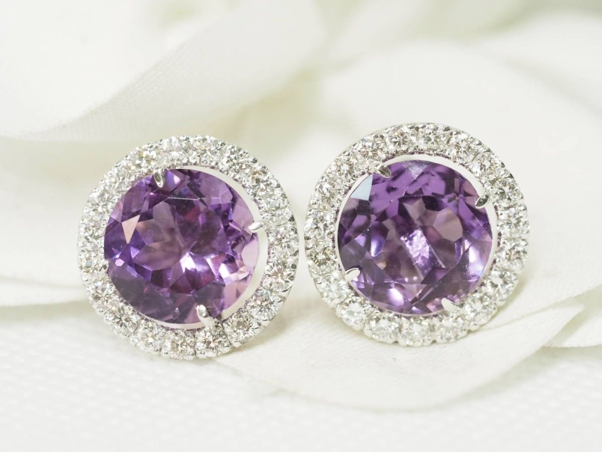 Boucles d'oreilles en or blanc, améthystes rondes et diamants - Castafiore