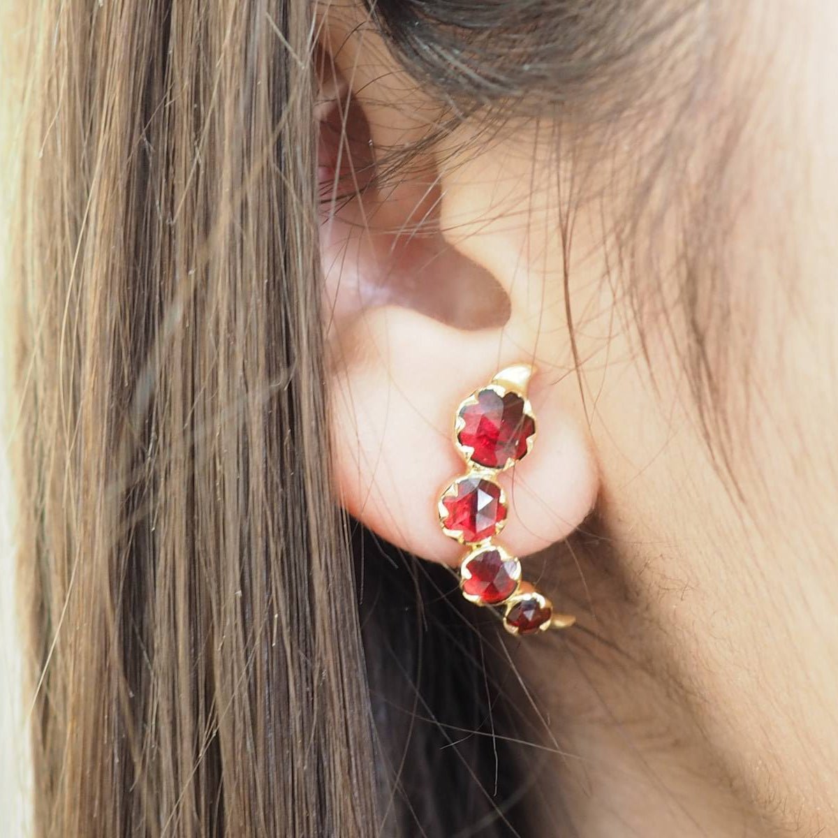 Boucles d’oreilles en or jaune et grenats - Castafiore
