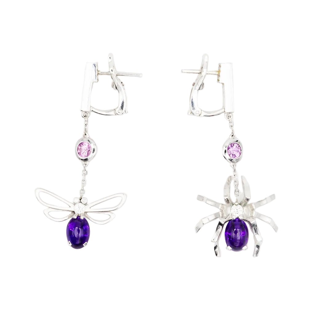 Boucles d'oreilles Pendantes CHAUMET "Arrêtes moi si tu m'aimes" en or blanc, améthyste, saphirs et diamants - Castafiore