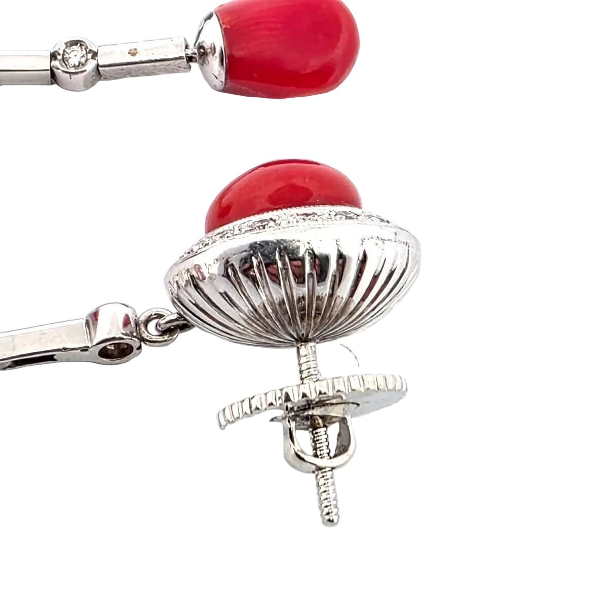 Boucles d'oreilles Pendantes en or blanc, corail et diamants - Castafiore