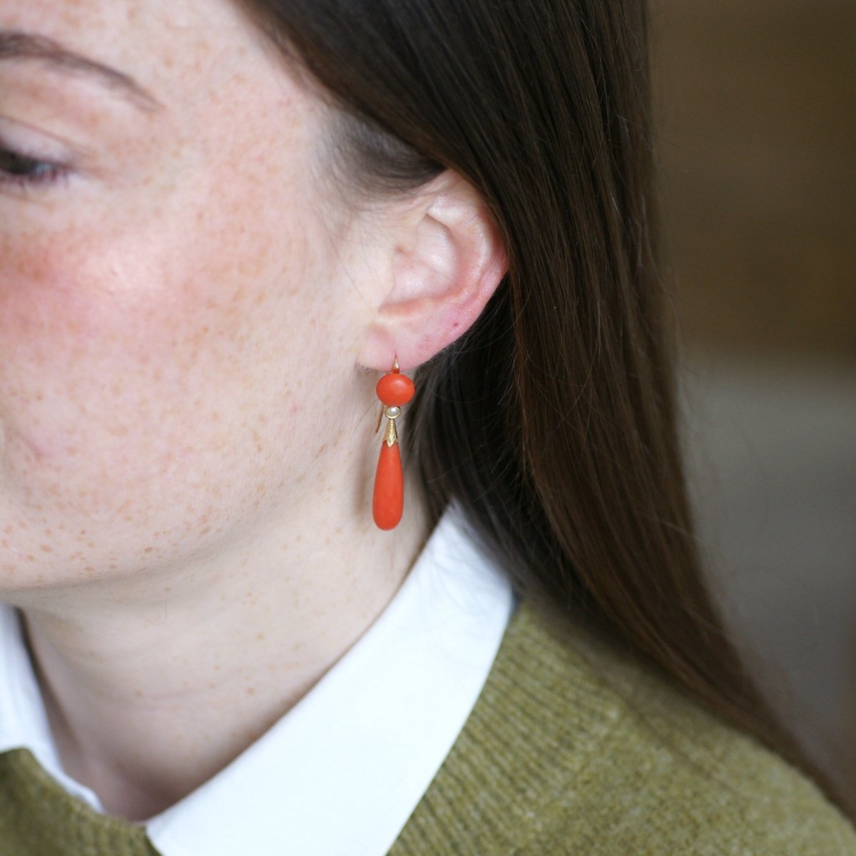 Boucles d'oreilles Pendantes en or jaune, perles et corail - Castafiore