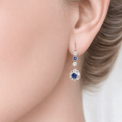 Boucles d'oreilles Pendantes en or jaune, platine, saphirs et diamants - Castafiore