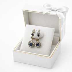 Boucles d'oreilles Pendantes en or jaune, platine, saphirs et diamants - Castafiore