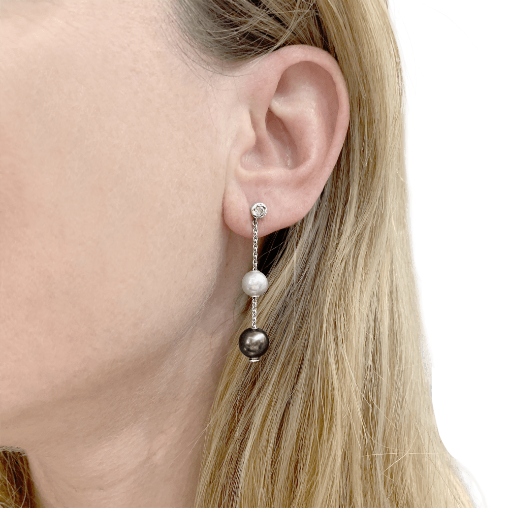 Boucles d'oreilles Pendantes MIKIMOTO en or blanc, perles et diamants - Castafiore