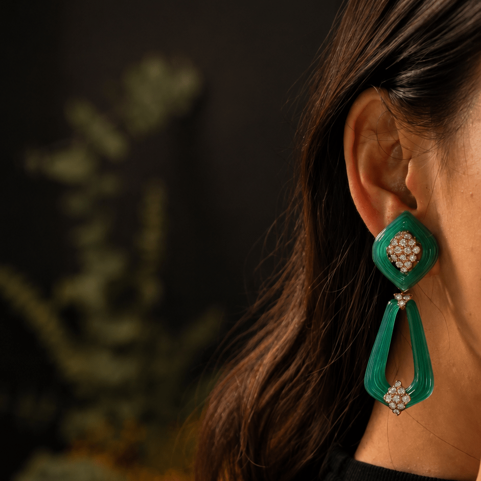 Boucles d'oreilles Pendantes RENE KERN en or jaune, chrysoprases et diamants - Castafiore