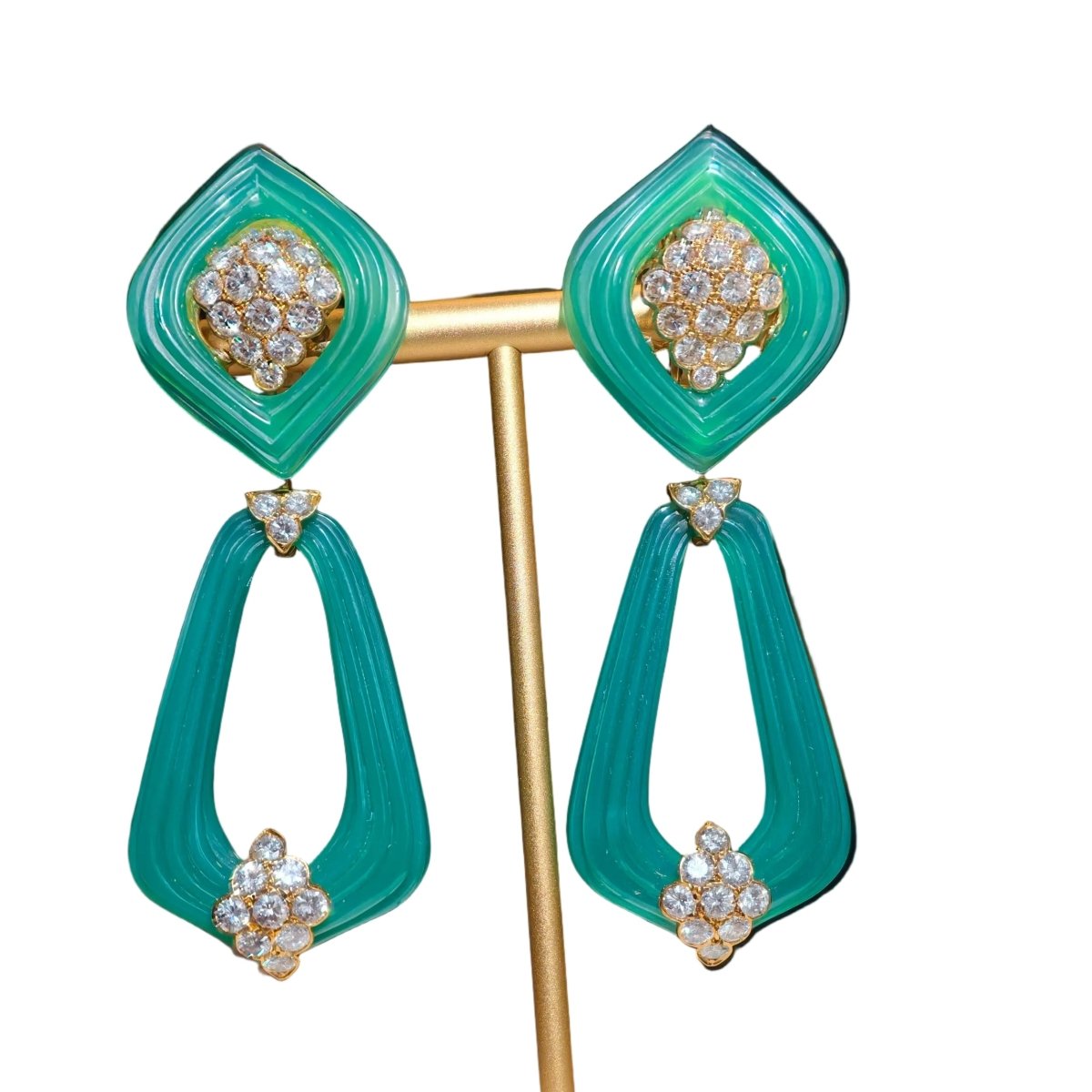Boucles d'oreilles Pendantes RENE KERN en or jaune, chrysoprases et diamants - Castafiore