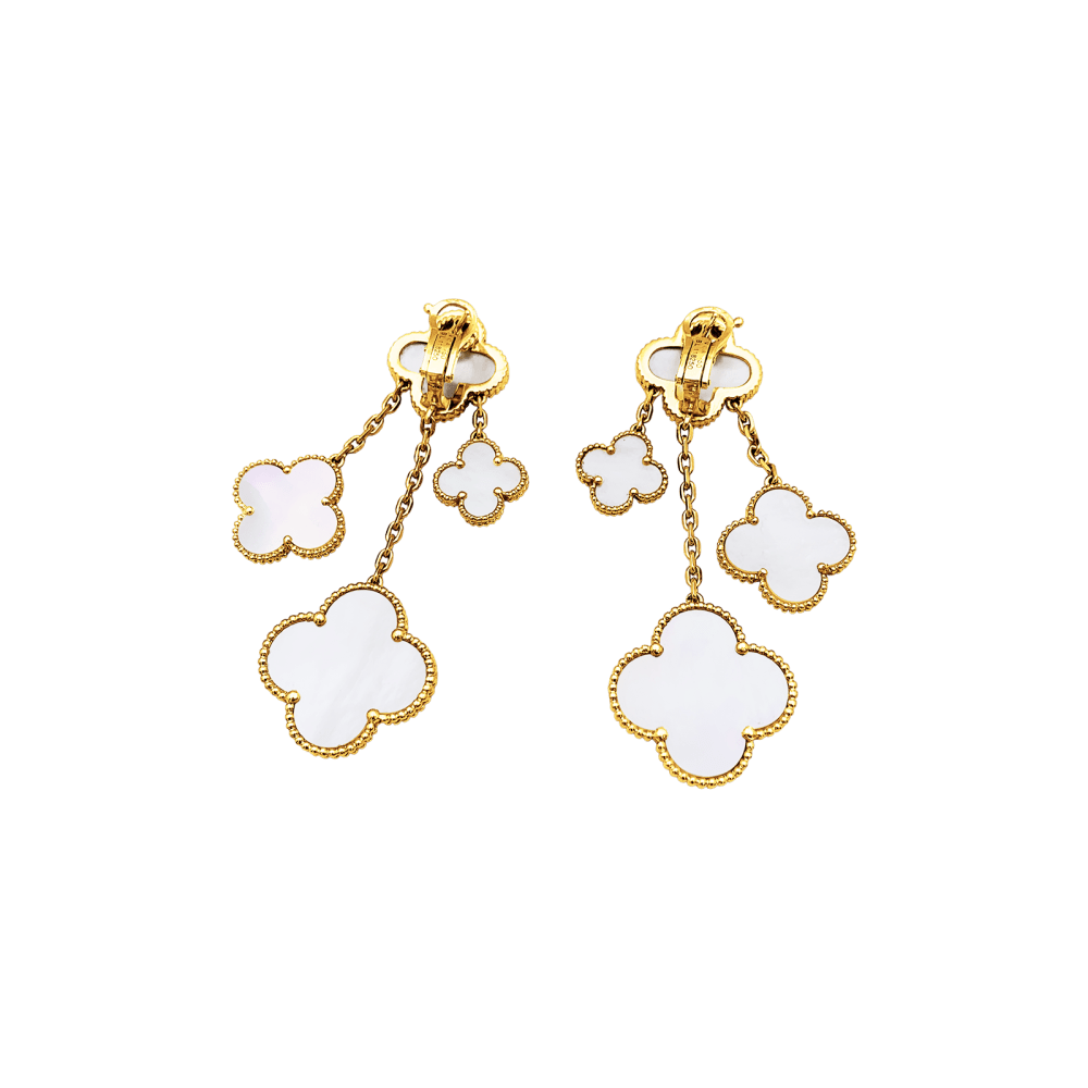 Boucles d'oreilles Pendantes VAN CLEEF & APRELS "Magic Alhambra" en or jaune et nacre - Castafiore