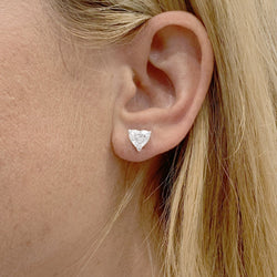 Boucles d'oreilles Puces en or blanc et diamants - Castafiore