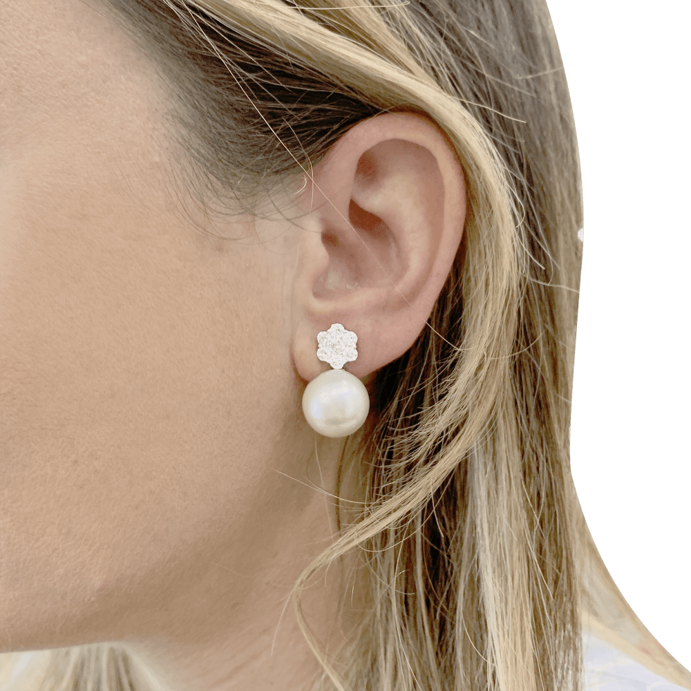 Boucles d'oreilles Puces en or blanc, perles et diamants - Castafiore