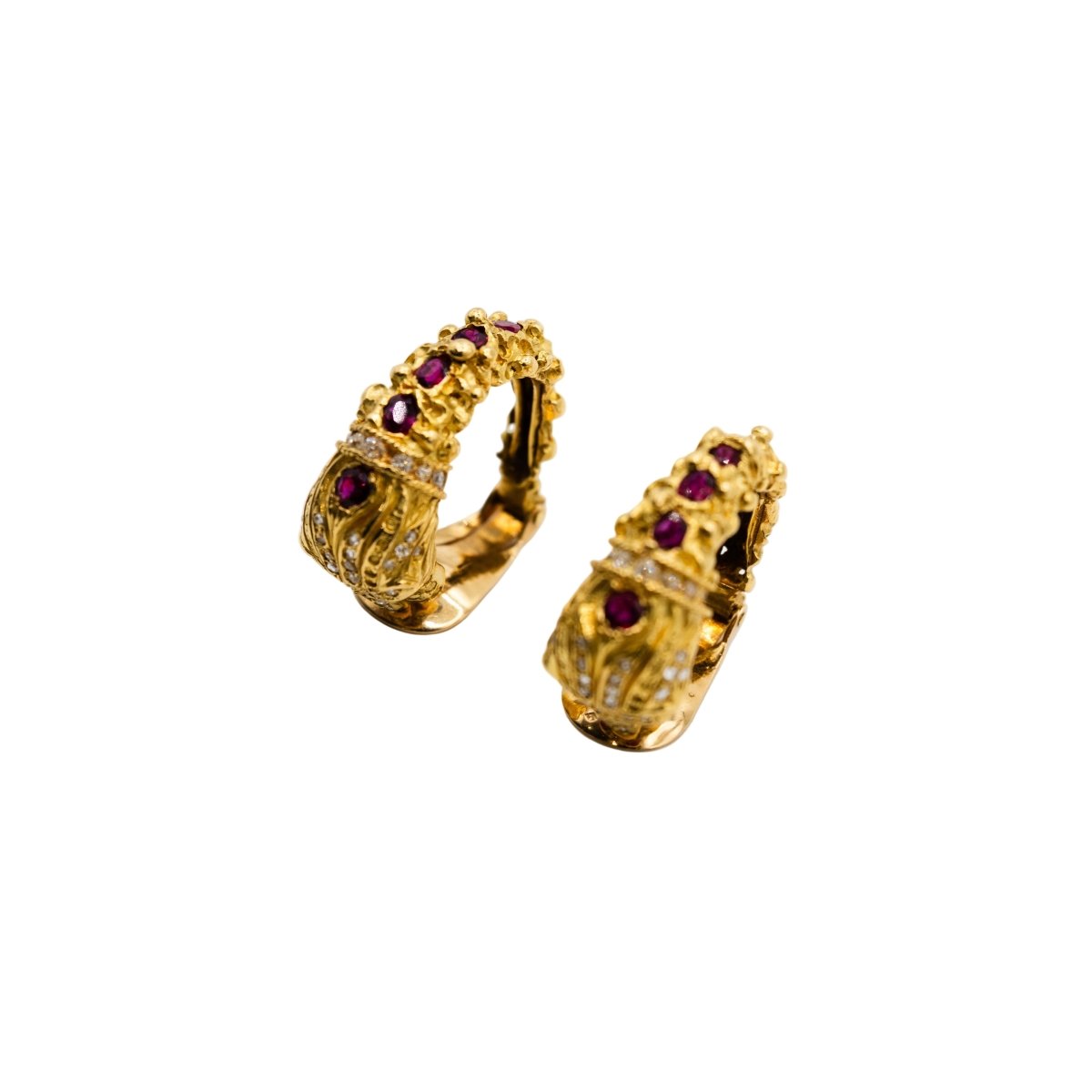 Boucles d'oreilles Têtes de félins en or jaune, rubis et diamants - Castafiore