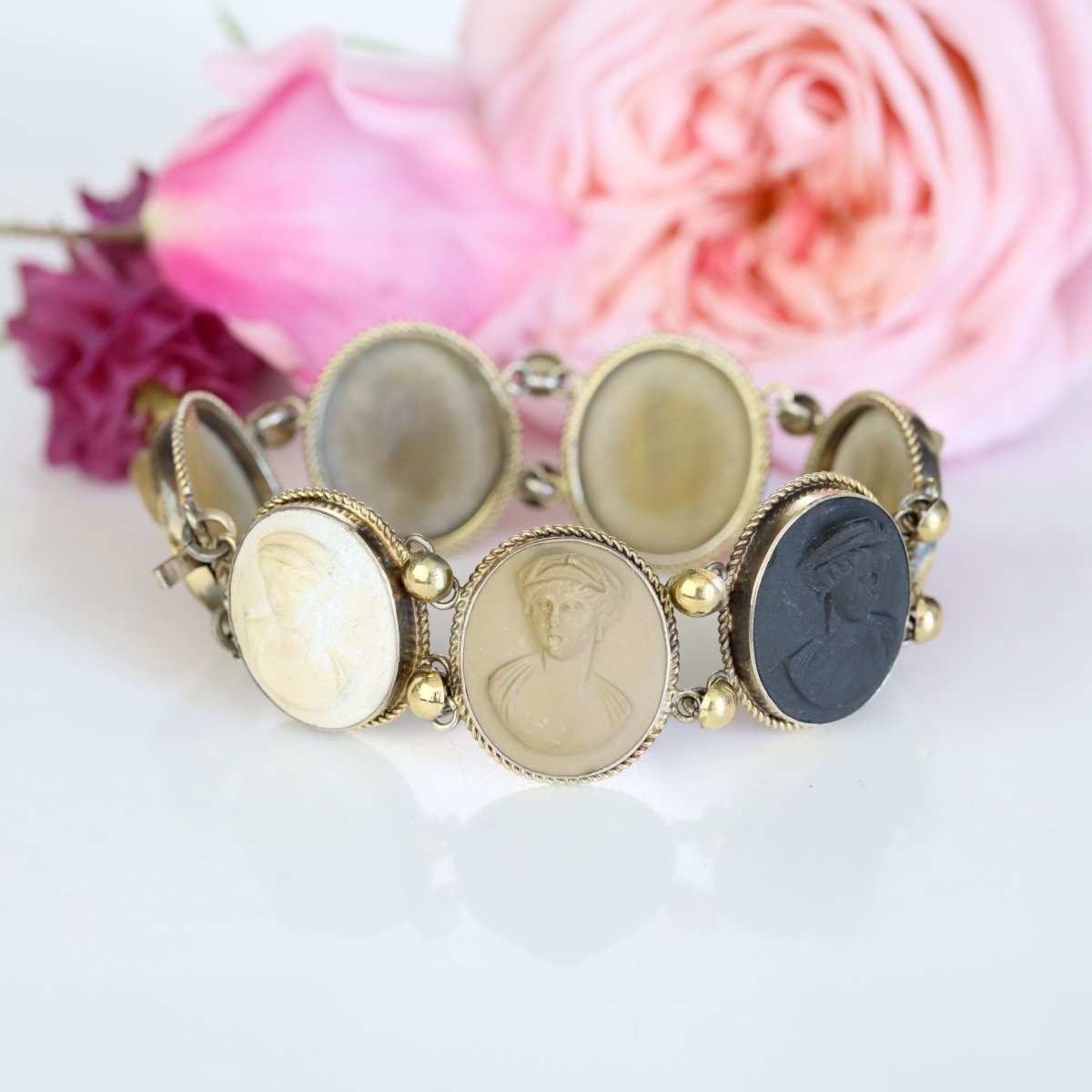 Bracelet ancien en vermeil et pierres de lave - Castafiore
