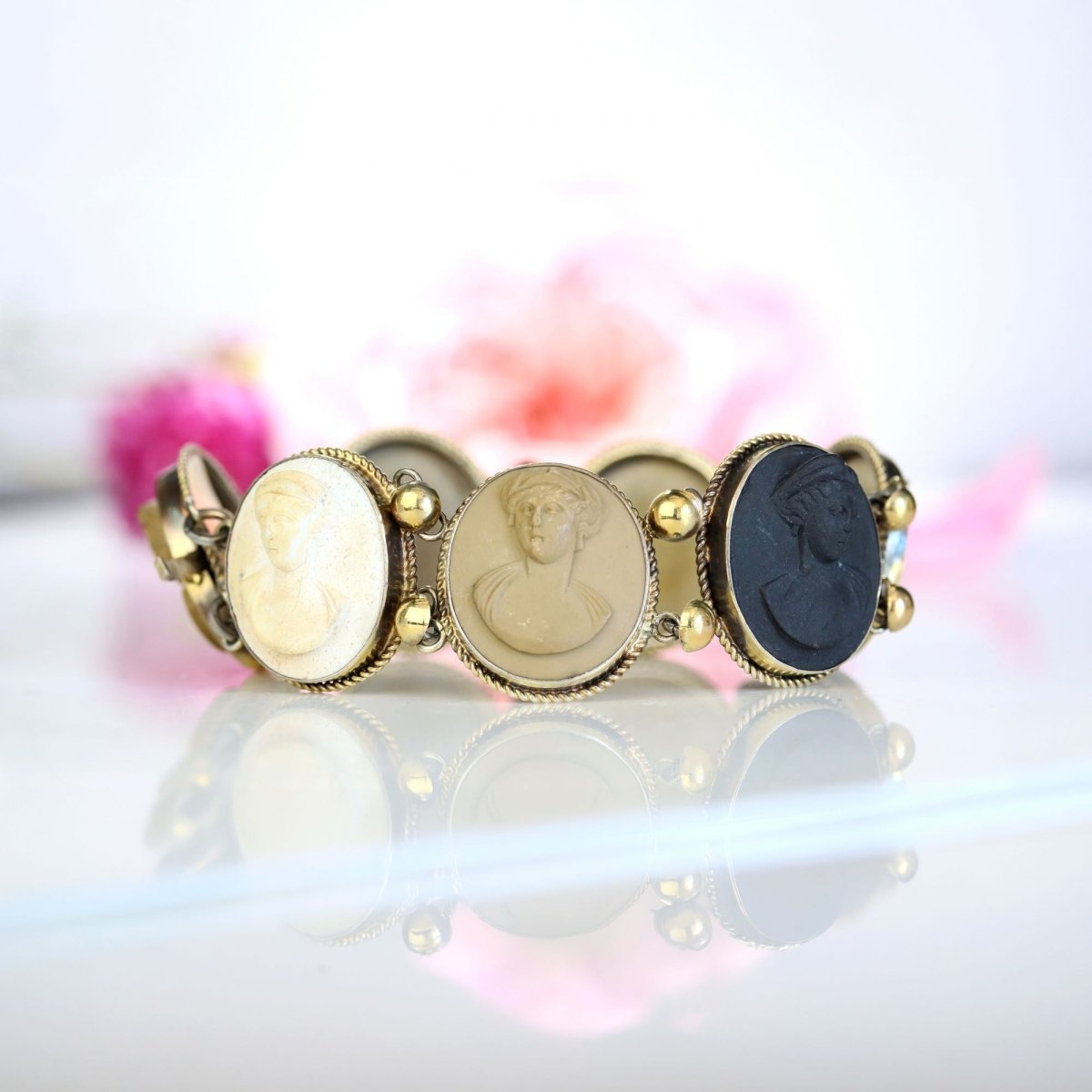 Bracelet ancien en vermeil et pierres de lave - Castafiore