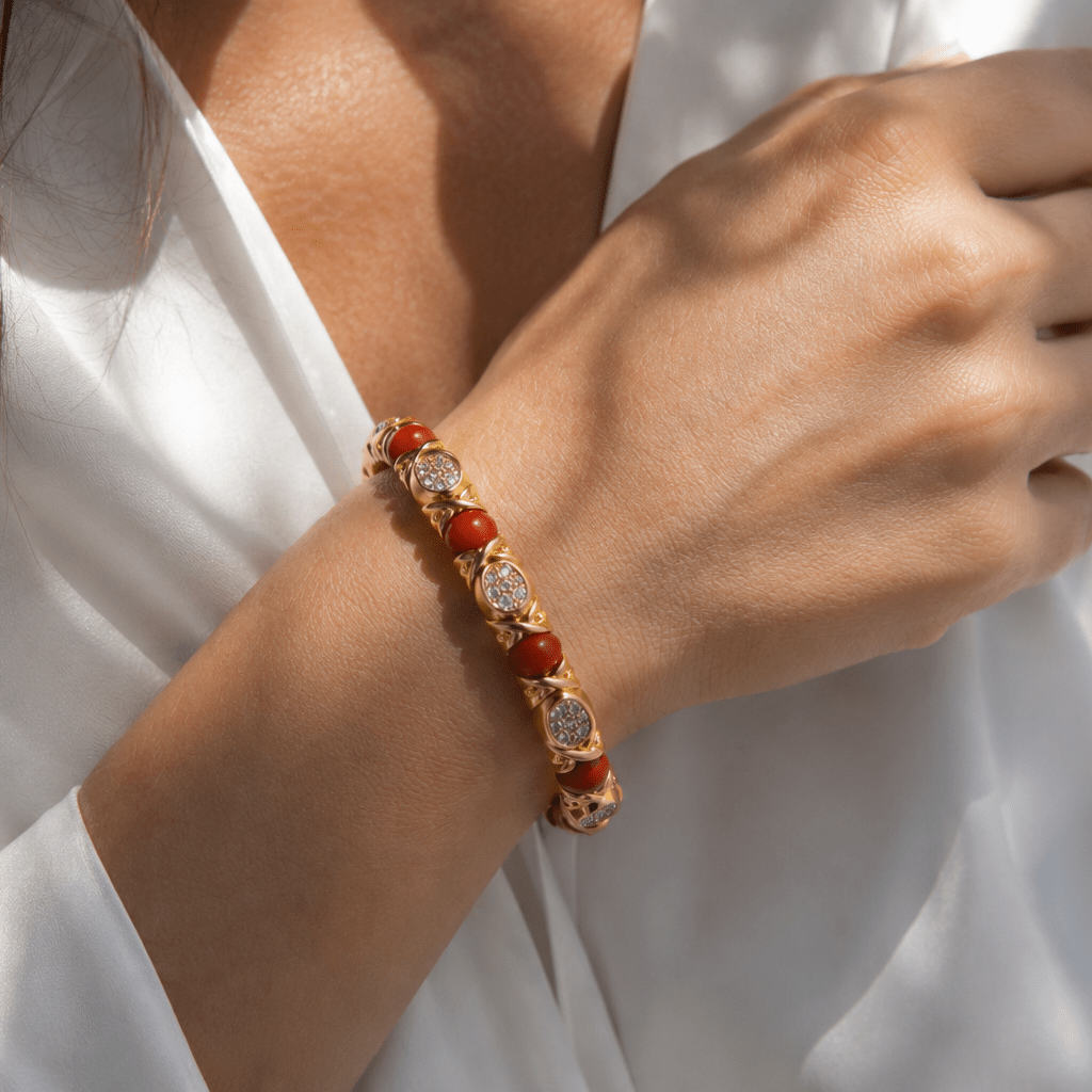 Bracelet Jonc CHANTECLER CAPRI en or jaune, corail et diamants - Castafiore