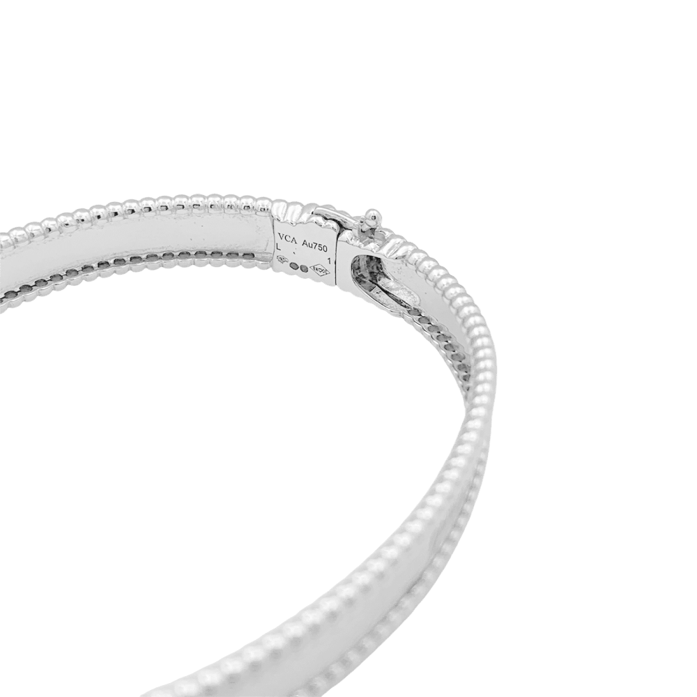 Bracelet Jonc VAN CLEEF & ARPELS "Perlée Signature" en or blanc et perles - Castafiore