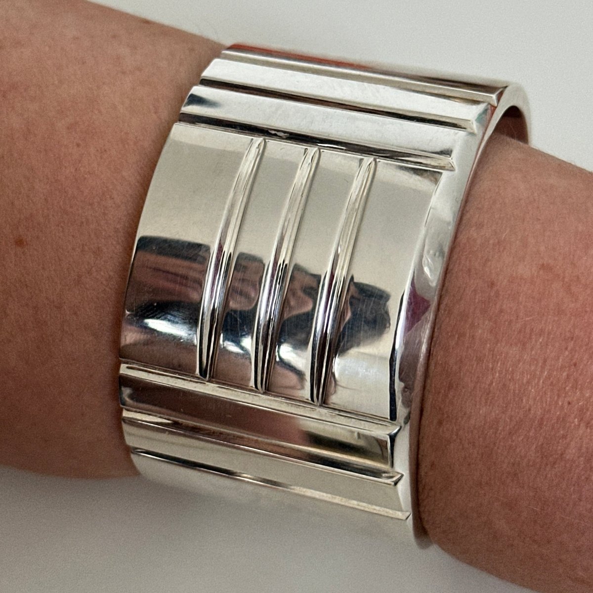 Bracelet Manchette HERMÈS "Keyllock Cuff Bracelet" en argent - Castafiore