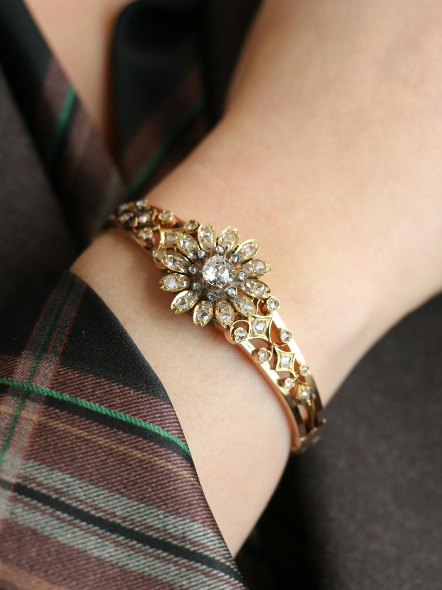 Bracelet Napoléon III fleur mobile or rose diamants taille ancienne - Castafiore