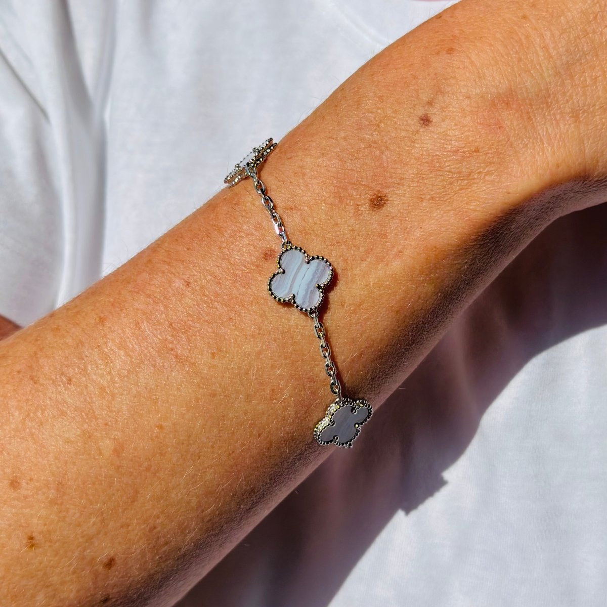 Bracelet VAN CLEEF & ARPELS Alhambra en or blanc et calcédoine