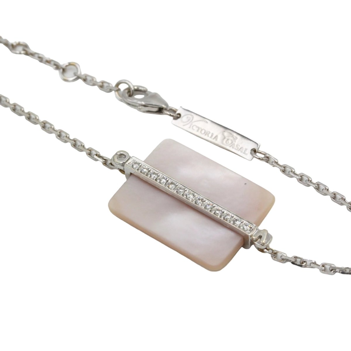Bracelet VICTORIA CASAL "Étiquette" en or blanc, nacre et diamants - Castafiore