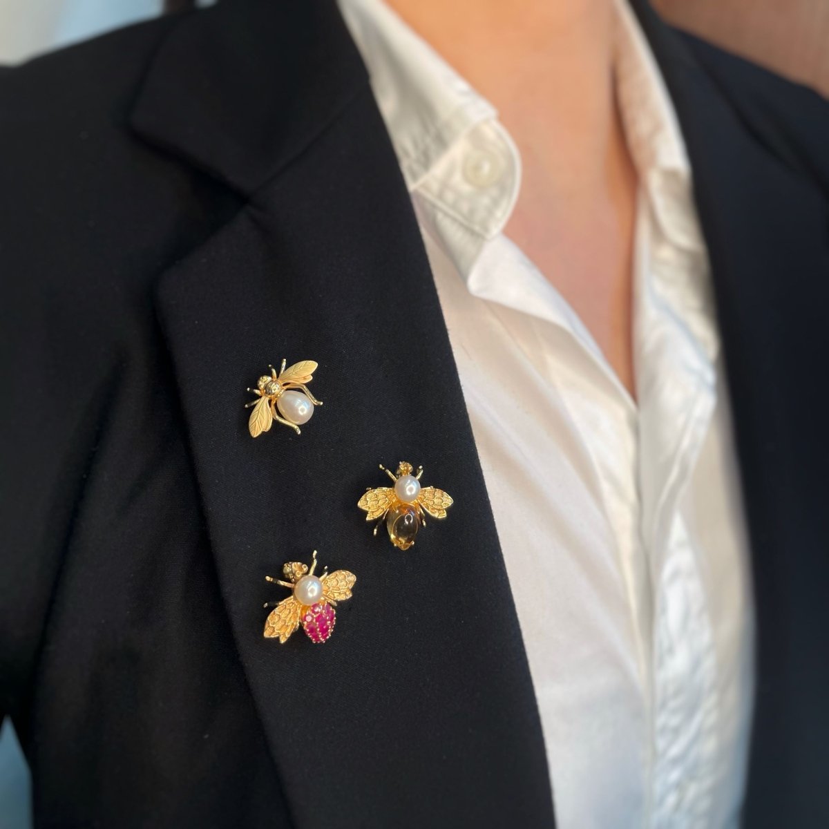 Broche Abeille - Or, rubis & perle - Castafiore