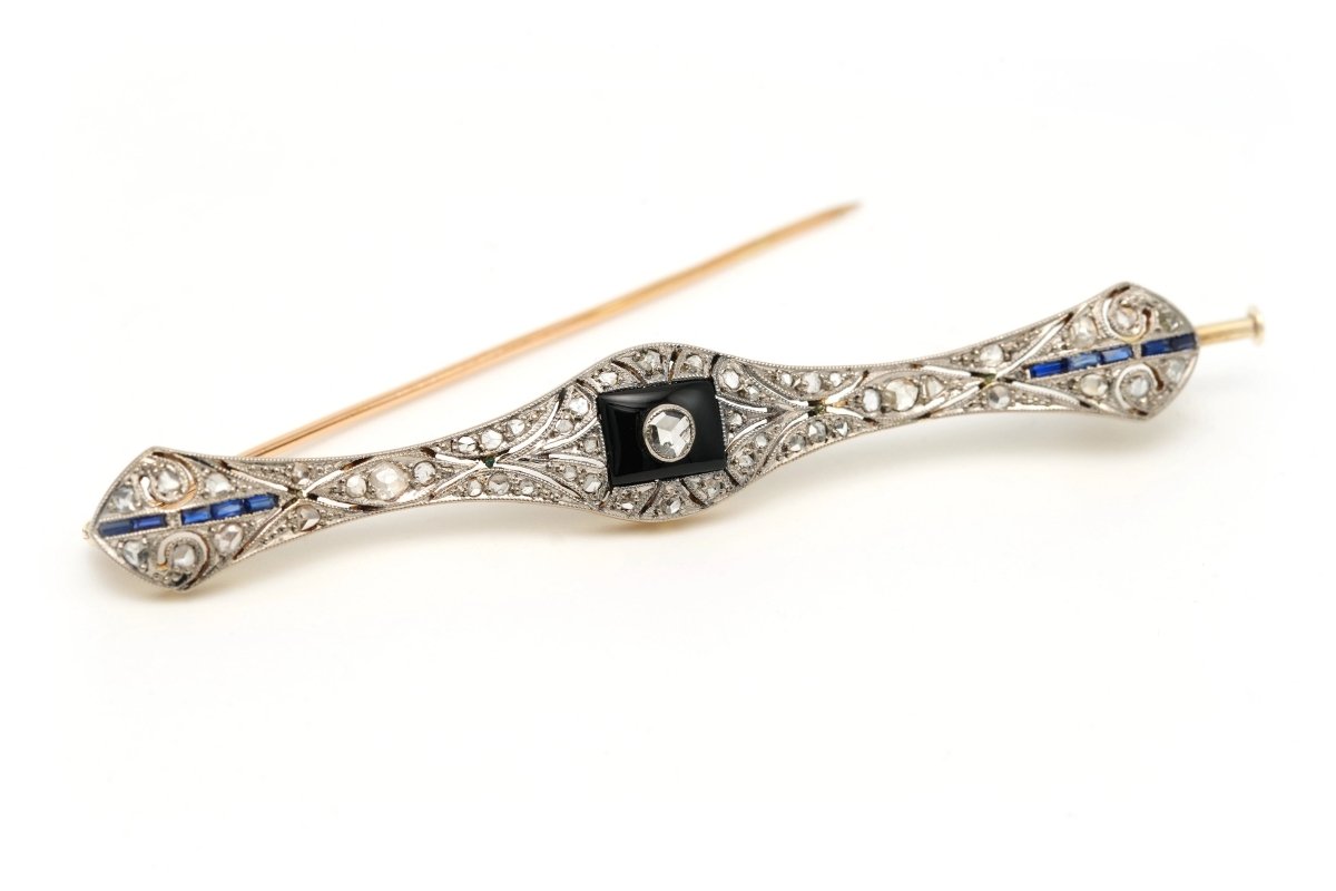 Broche Barrette en or blanc, or jaune, onyx, saphirs et diamants - Castafiore
